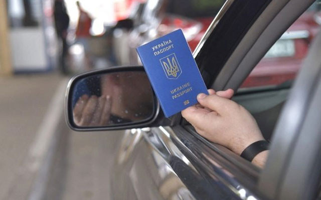 Перетин кордону під час воєнного стану: адвокатка відповіла на типові запитання