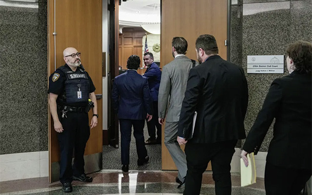 Чи може адвокат вимагати вибачень від судді?