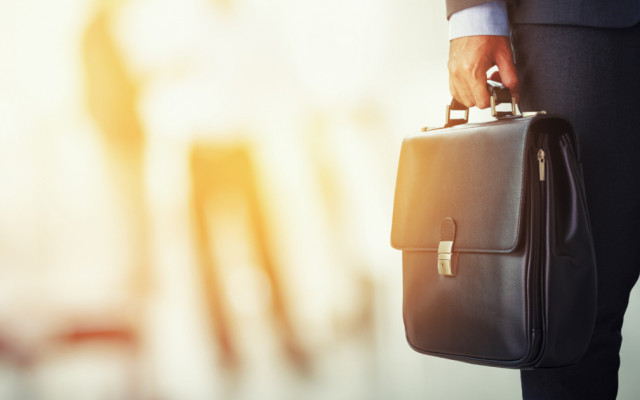 Звільнення з публічної служби під час війни: у НААУ вивчили законодавчі ініціативи