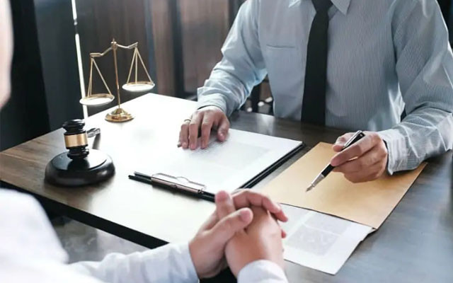 Інхаус чи аутсорс? Чому вибір адвоката – це питання безпеки