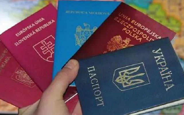 Паспорти без гарантій: правові проблеми множинного громадянства в Україні